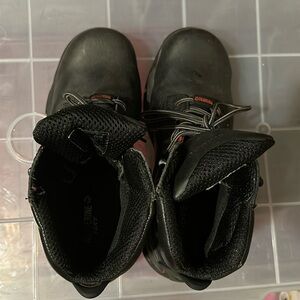 WOLVERINE WATERPROOF Steel toe safety boots. Men. Gently used. Sz. 9.5.